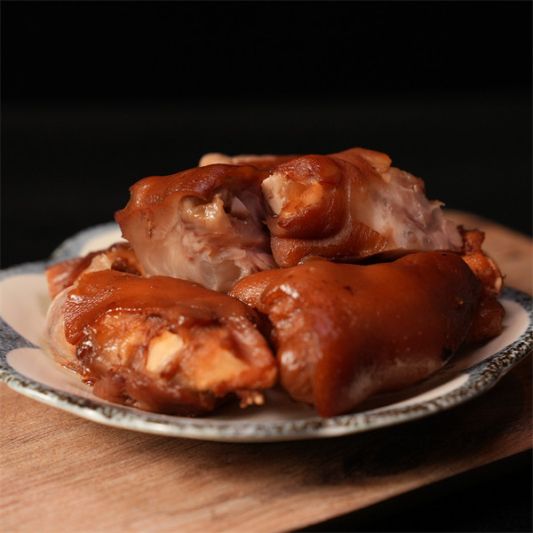 Braised Pork Knuckles 卤味猪手