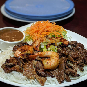 50. Grilled Wraps Combo Platter of Grilled Prawns, Chicken & Beef