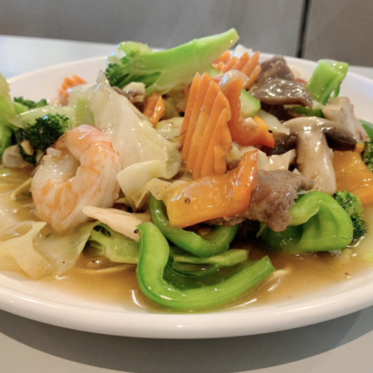 68. Egg Noodles & Prawns, Chicken & Beef