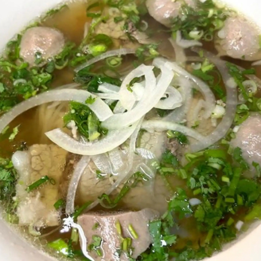 N3. Brisket and Beef Balls Noodle Soup - Phở Nạm B&ograve; Vi&ecirc;n
