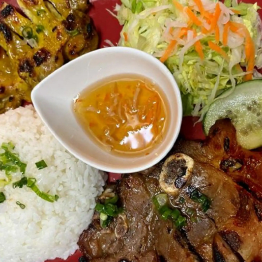 R3. Lemongrass Chicken and Pork Chop with Rice - Cơm G&agrave; V&agrave; Sườn Nướng Sả
