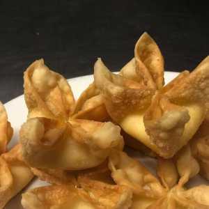 1. Cream Cheese Wontons (6 pcs)