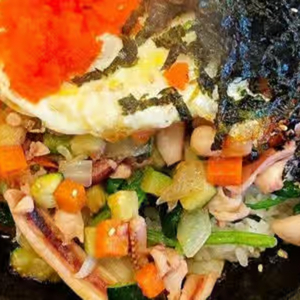B4. Seafood Dol Pan Bi Bim Bab (해물돌판 비빔밥)