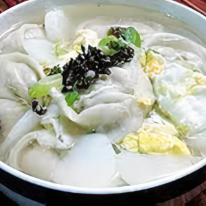 S4. Dumpling Soup with Rice Cake (떡만두국)