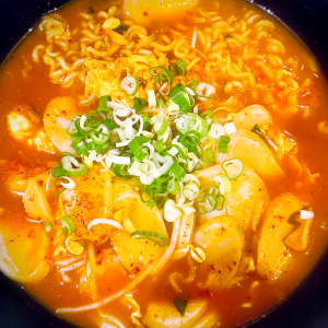 N7. Rice Cake Ramen (떡라면)