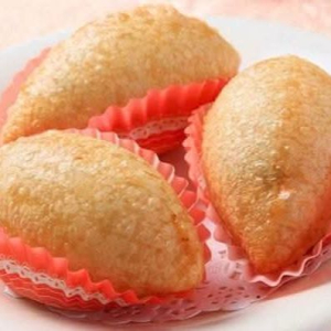 10. Deep-Fried Glutinous Rice Dumpling (3 pcs) 千珠成水角