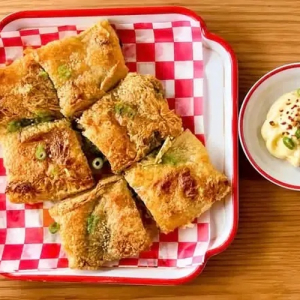 Deep-Fried Bean Curd Wrap with Shrimp & Spinach (3 pcs) 菠菜鲜虾腐皮卷