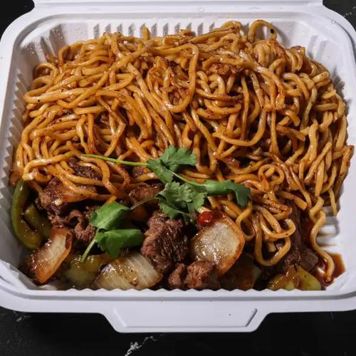 Garlic Chow Mein with Beef Cubes