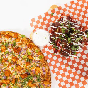 Large Pizza with 10 Chicken Wings & Drinks/Dips