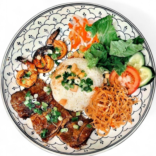Beef Short Ribs, Grilled Shrimp, Shredded Pork Skin / Sườn B&ograve; Đại H&agrave;n, T&ocirc;m Nướng, B&igrave;
