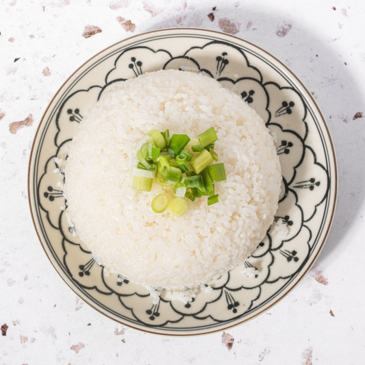 Bowl of Steamed Broken Rice / Ch&eacute;n Cơm Th&ecirc;m