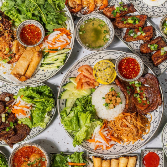 Two-Entree Plate / Hai M&oacute;n