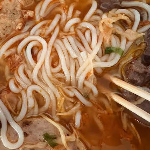 39. Spicy Noodles / B&uacute;n B&ograve; Huế