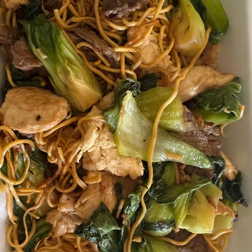 42. Beef & Chicken Stir Fry / M&igrave; X&agrave;o B&ograve; & G&agrave;