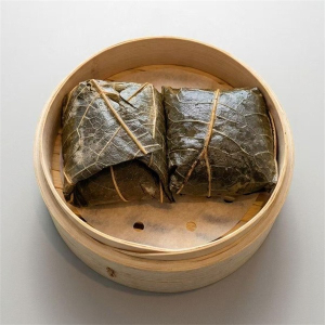 Sticky Rice with Chicken in Lotus Leaf (2 pcs)