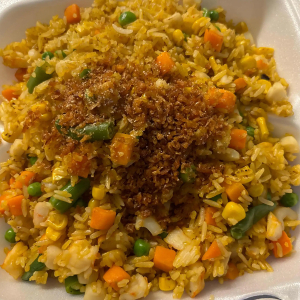 F13. Seafood Fried Rice with Calamari & Shrimp / Cơm Chi&ecirc;n Hải Sản 