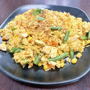 F17. Chicken Fried Rice / Cơm Chi&ecirc;n G&agrave;