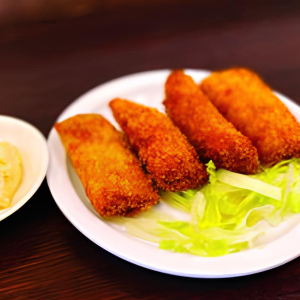A13. Fried Seafood Egg Rolls (4 pcs) / Chả Gi&ograve; Hải Sản