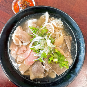 P20. Eye of Round Steak, Fatty Brisket, Tendon, and Tripe Pho / Phở T&aacute;i Gầu G&acirc;n S&aacute;ch