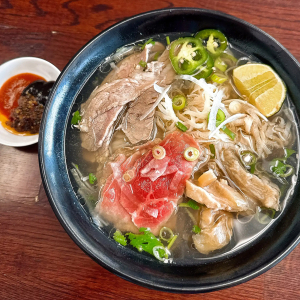 P23. Eye of Round Steak, Fatty Brisket, Brisket, and Meatball Pho / Phở T&aacute;i Nạm Gầu B&ograve; Vi&ecirc;n