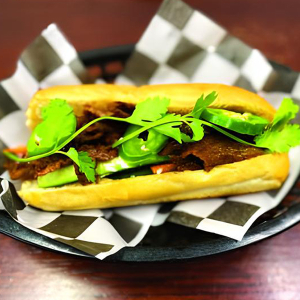 M12. Grilled Beef B&aacute;nh M&igrave; Sandwich / B&aacute;nh M&igrave; B&ograve; Nướng