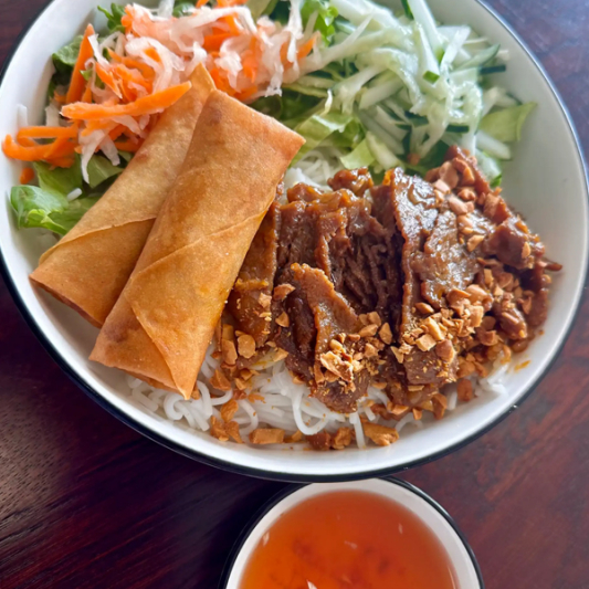 B13. Grilled Beef Vermicelli Bowl / B&uacute;n B&ograve; Nướng