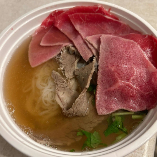 P13. Eye of Round Steak and Brisket Pho / Phở T&aacute;i Nạm