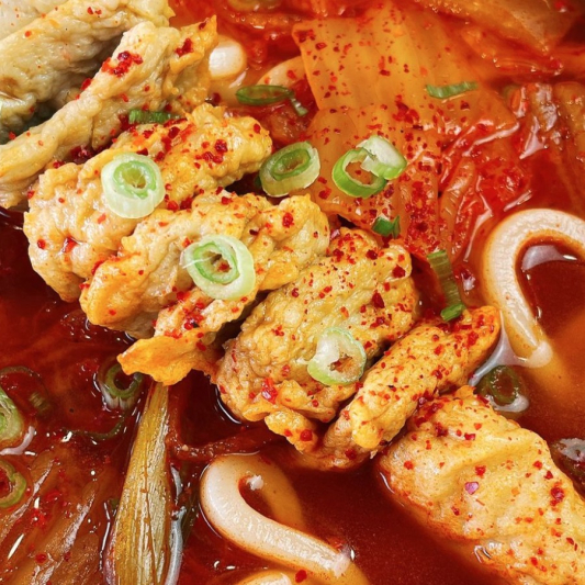 Kimchi with Fish Cake Udon