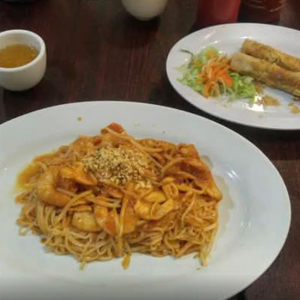 308. Pad Thai Stir-Fried Rice Noodles with Beef - Pad Thai Xao Thit Bo
