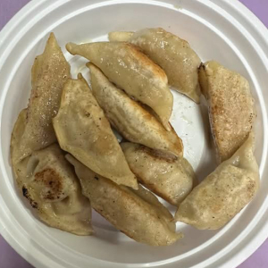 Fried Pork Dumplings (10 pcs) 煎饺 (10个)