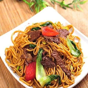 Beef Noodles / 牛肉炒面