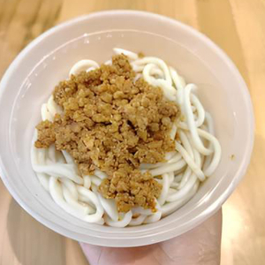 Simple Packaging for Mixed Rice Noodles with Minced Meat Sauce