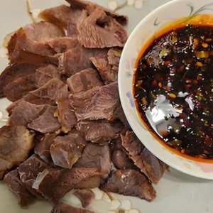 Marinated Beef with Homemade Chilli Sauce