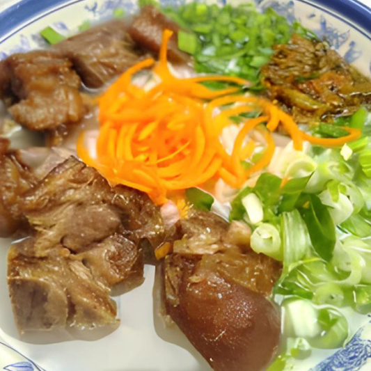 Braised Pork Hock Rice Noodles