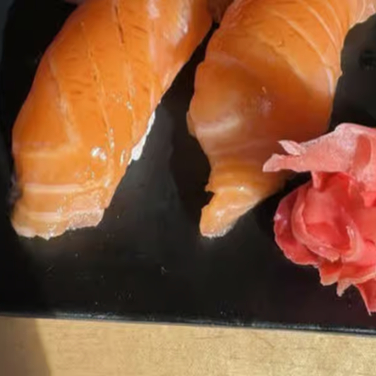 Sake Nigiri (2 pcs)