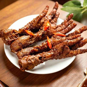 Q04. Chicken Feet in Fermented Red Beancurd Sauce (4 pcs) 南乳凤爪 (4 件)