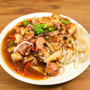 J08. Black Bean Bitter Melon & Beef Flat Noodles 豉汁凉瓜牛肉炒河