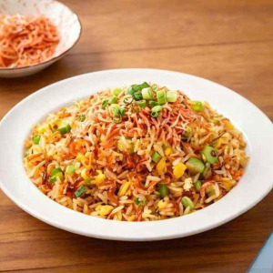 I07. Garlic Seafood Fried Rice 蒜香海皇炒饭