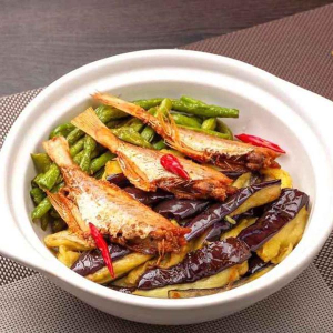G09. Salted Fish & Chicken with Eggplant 咸鱼鸡粒茄子