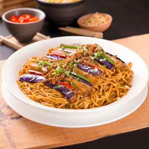 R09. Braised Yi Mein with Fish-Fragrant Eggplant Party Tray 鱼香茄子焖伊面 (派对)
