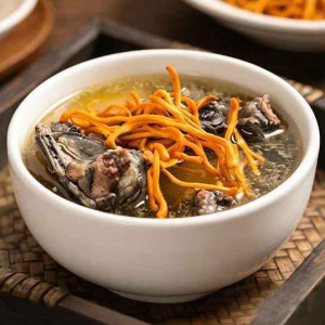 H02. Silkie Chicken Soup with American Ginseng 花旗参炖乌鸡