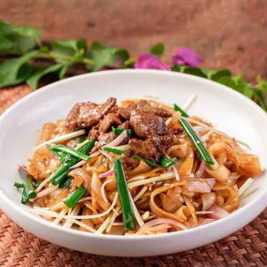 J. Stir-Fried Flat Noodles 炒河粉