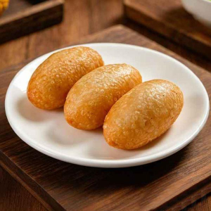 Q12. Deep-Fried Salty Dumplings (4 pcs) 咸水角 (4 件)