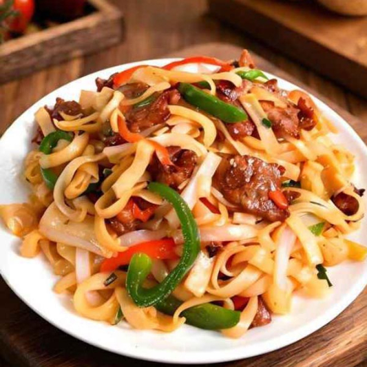 J05. Curry Beef Brisket Flat Noodles 咖喱牛腩炒河