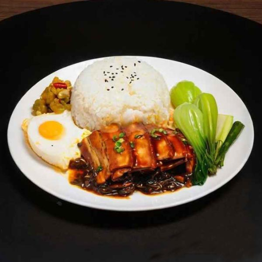 O03. Braised Pork Belly with Preserved Vegetables on Rice 梅菜扣肉饭
