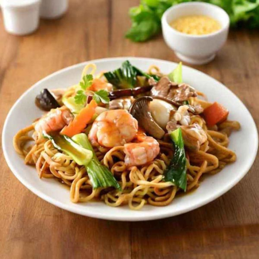 R08. Cantonese-Style Chow Mein Party Tray 广东炒面 (派对)