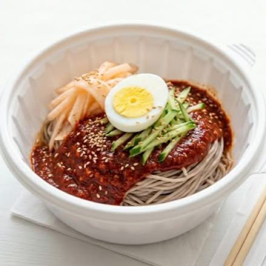 2. Bibim-Naengmyeon (Spicy Cold Noodles)