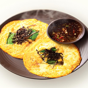 Mung Bean Pancake (Bindaetteok) 녹두전(빈대떡)