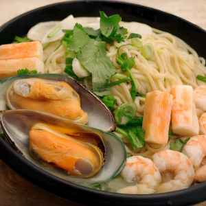 109. Seafood Noodles 海鲜面
