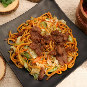 304. Beef Chow Mein 牛肉炒面